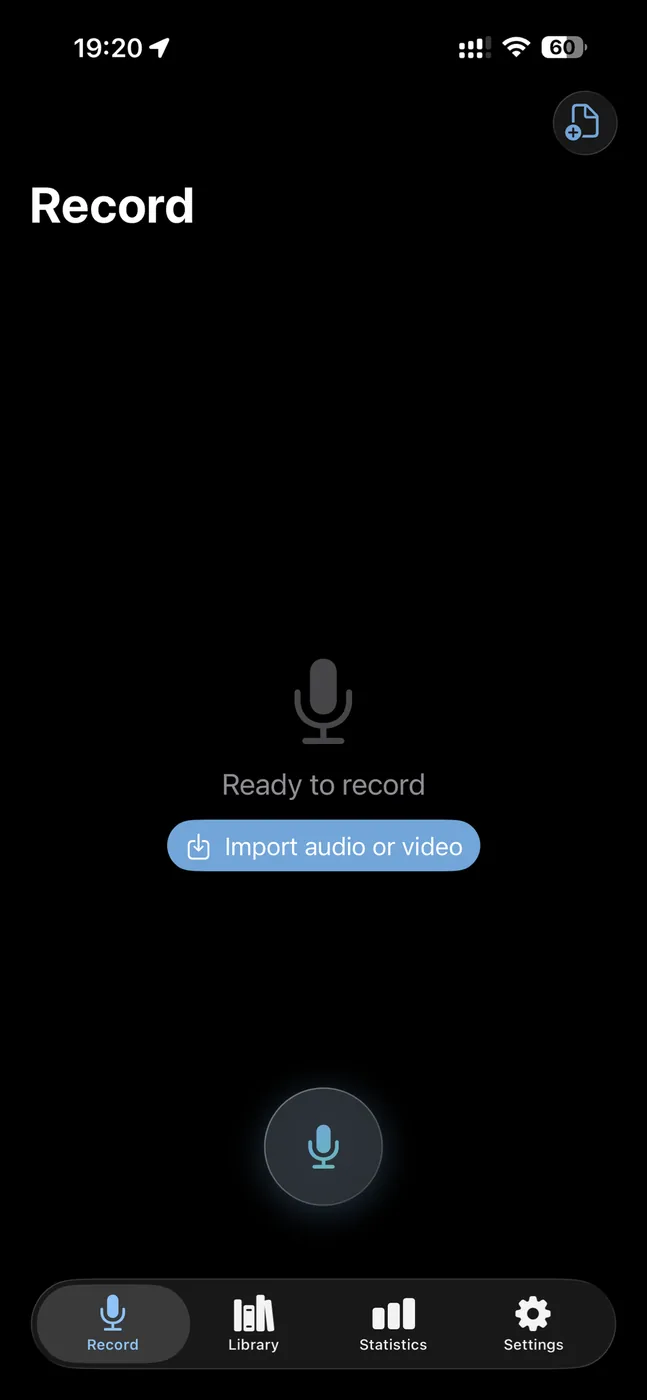 FlowWhisper auf dem iPhone: Aufnahmeansicht mit Mikrofon-Knopf